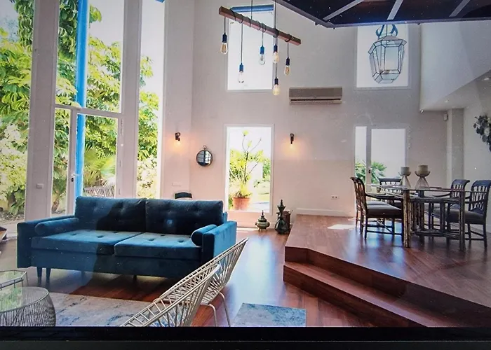 Unique Modern House - Paseo Maritimo/center